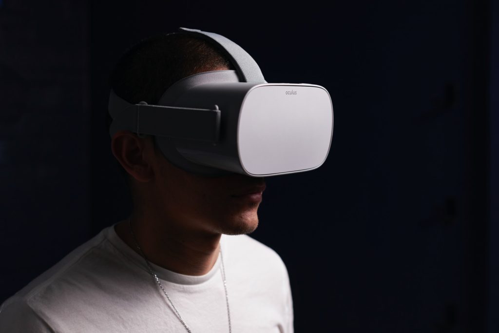 Oculus Quest 2, caque de Réalité Virtuelle par Facebook